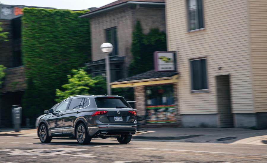 Volkswagen Tiguan R-Line 2017 года  (NA) (фото 32 из 43)